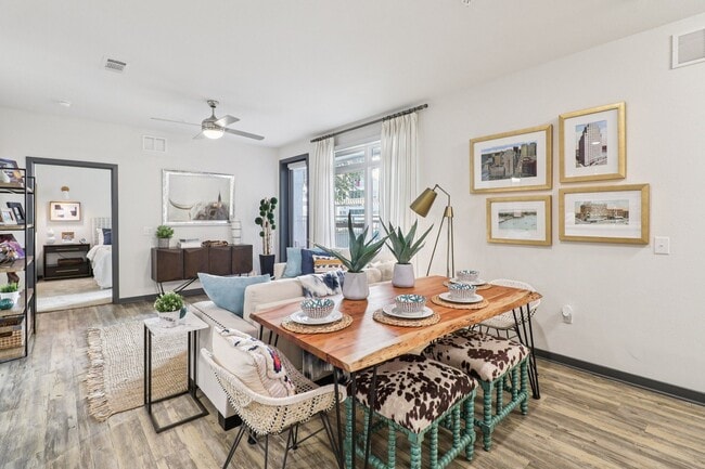 Building Photo - Revl Crockett Row