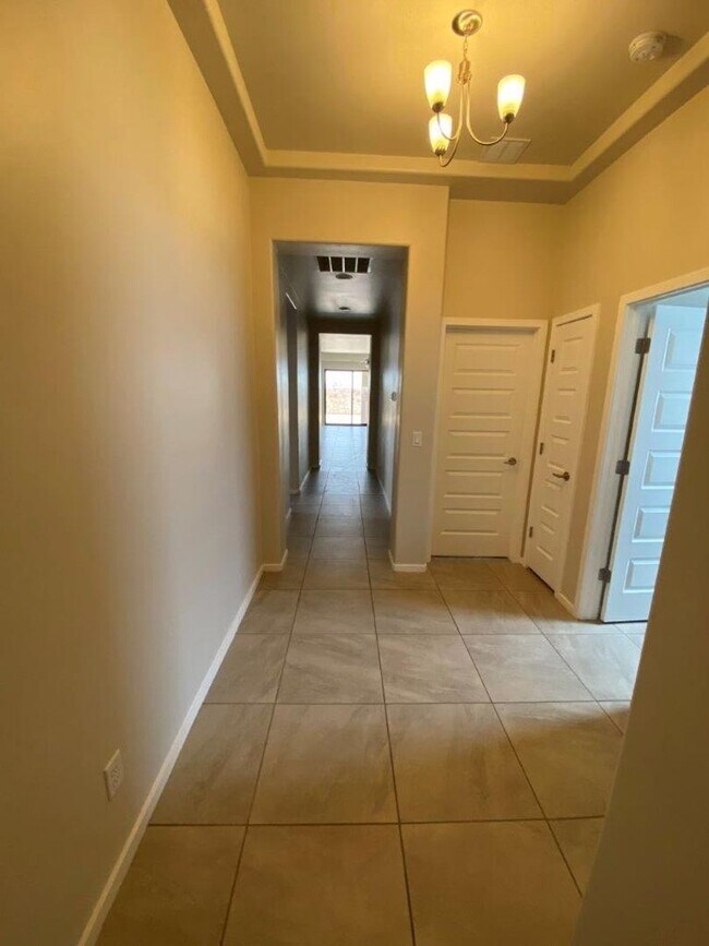 Building Photo - 4668 Toluca Ave -  Beautiful 4 bedroom 2 b...