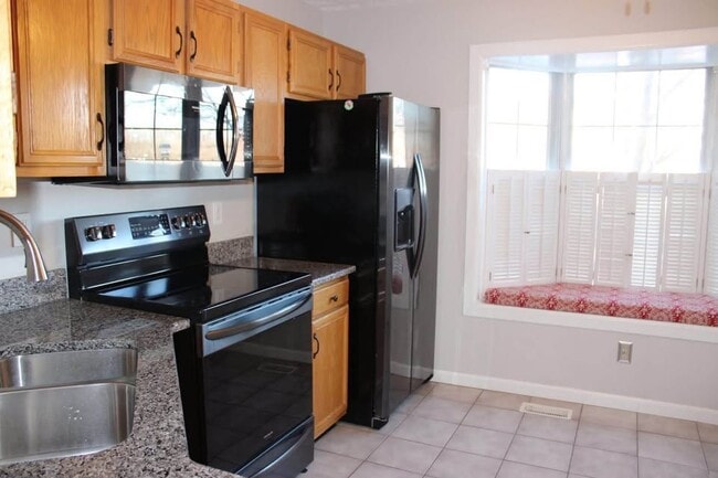 Building Photo - 433 Ellis Ln