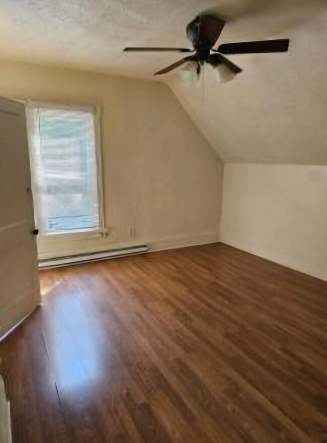 Foto del edificio - 529 1/2 Winchester Avenue - 529 1/2