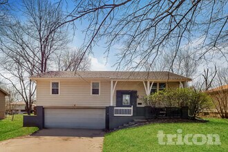 Building Photo - 607 NE Darwin St