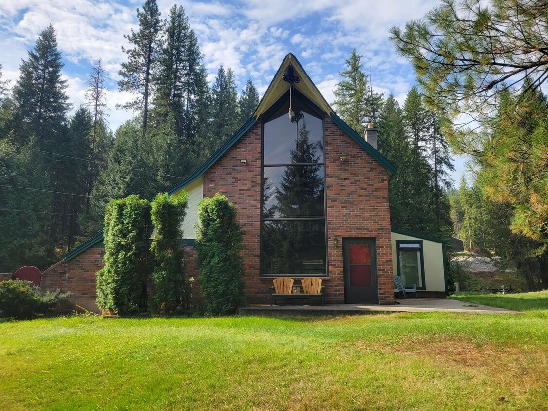 Primary Photo - 3 bed, 1 bath home by Sacheen Lake