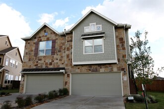 Building Photo - 12102 La Strada St