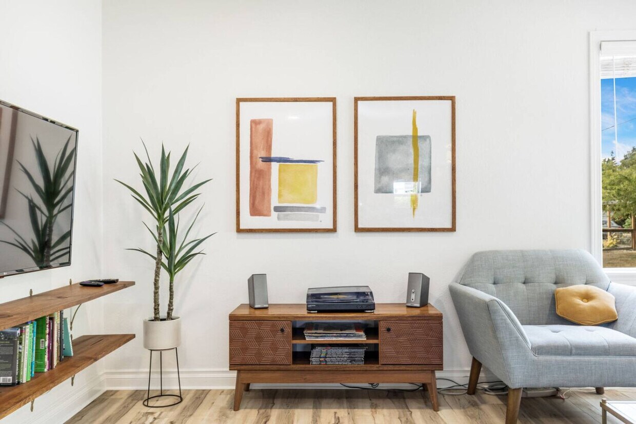 Foto principal - 8626 13th Ave SW