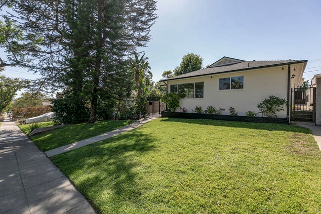 Building Photo - 1061 E Santa Anita Ave