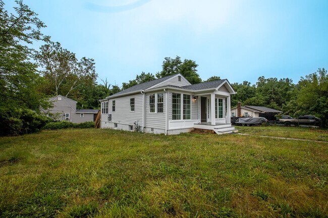 Foto del edificio - Newly Renovated 3 BR/1 BA Single-Family Ho...