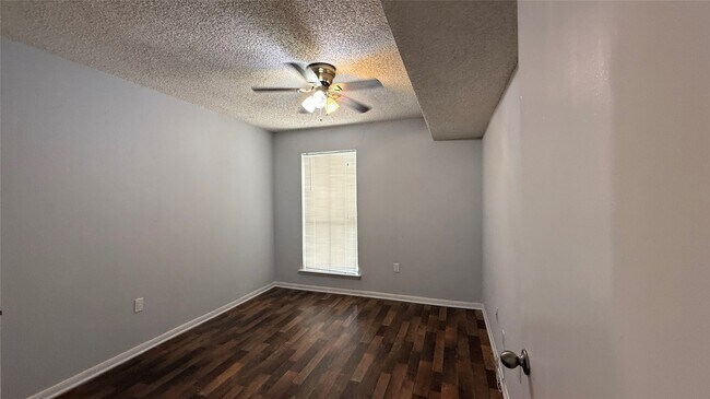 Foto del edificio - 250 El Dorado Blvd