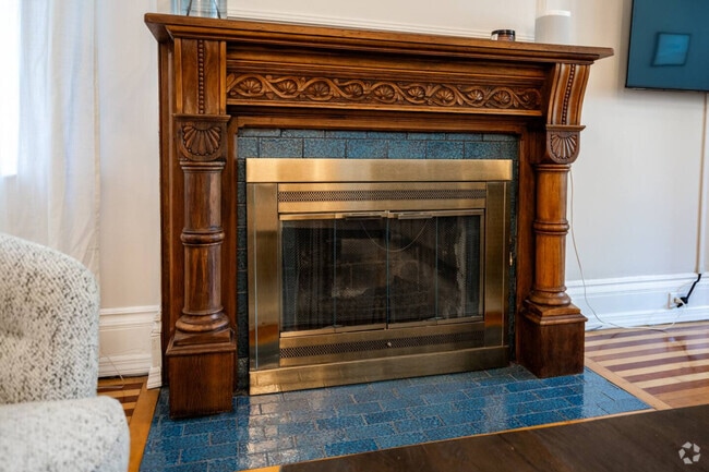 Building Photo - 351 Thrall St