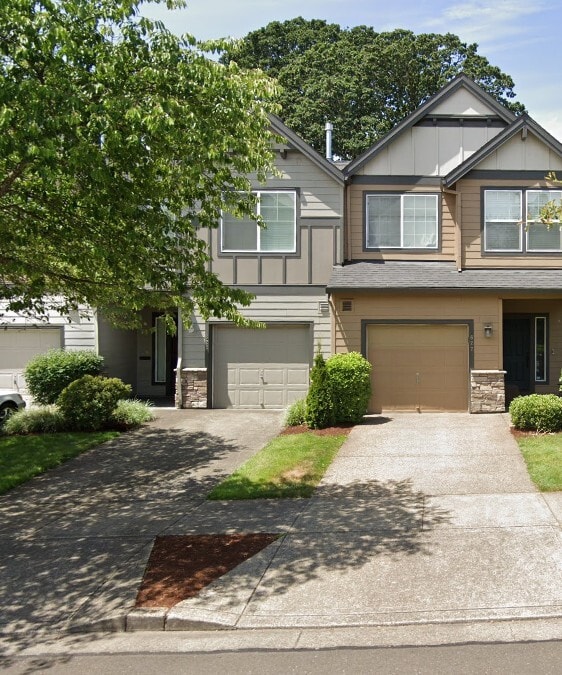 623 N Oak Hollow Dr