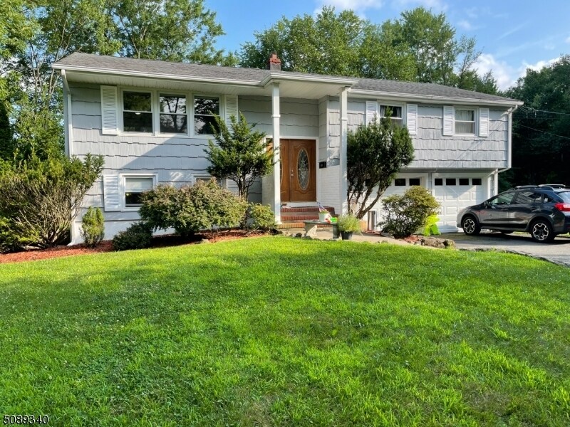 Primary Photo - 10 Falcon Ct