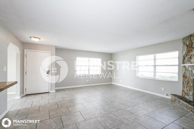 Building Photo - 4821 E Serena Dr, Tampa, FL 33617