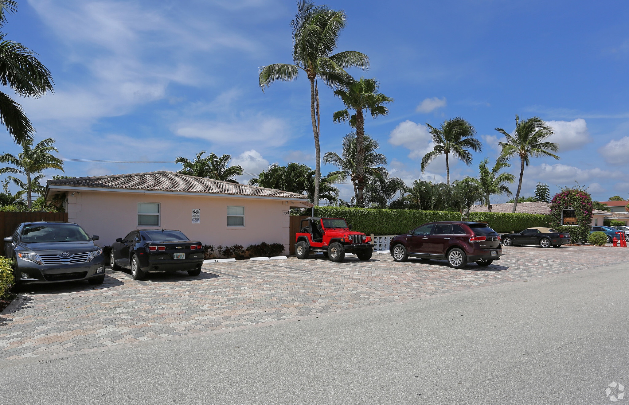 Villa Sun Ray Condominiums