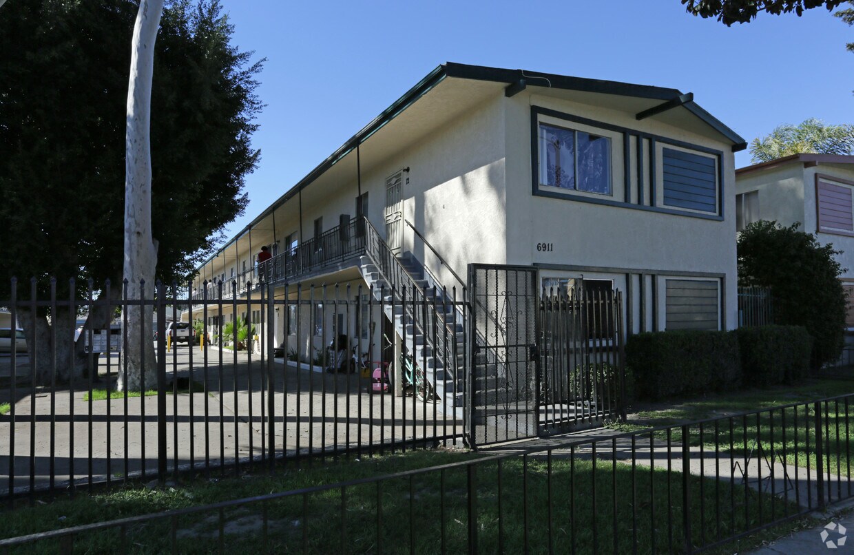 Primary Photo - 6901 Long Beach Blvd