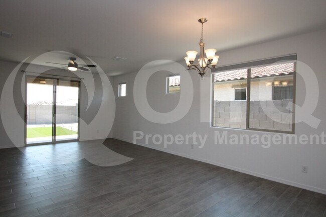 Foto del edificio - 24215 W Gross Ave