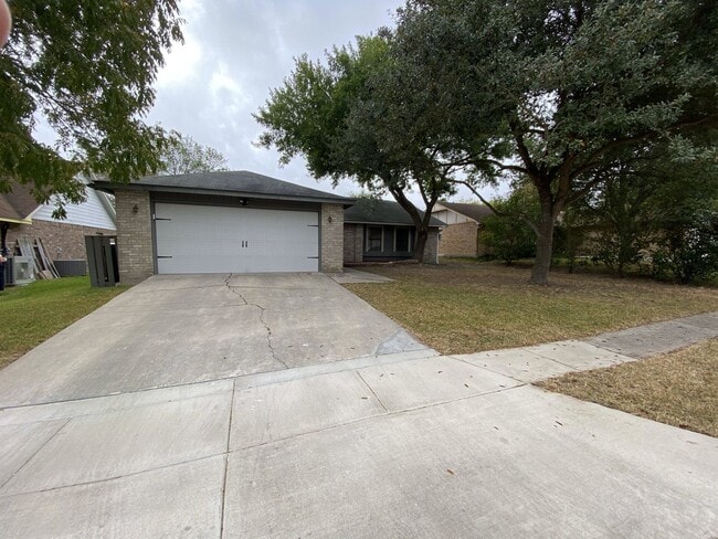 Building Photo - NICE 3/2 IN SCHERTZ-CIBOLO RIGHT OFF IH-35