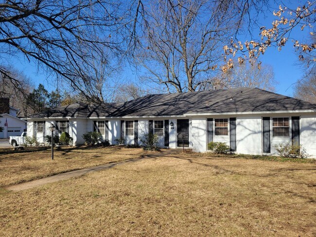 Building Photo - 3 Bedrooms! 2 Bath! Kickapoo Schools! Vill...