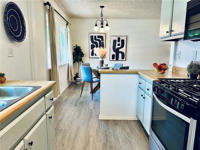 Foto del edificio - 5827 Bowcroft St