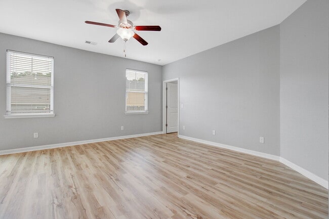 Building Photo - 403 War Admiral Ln