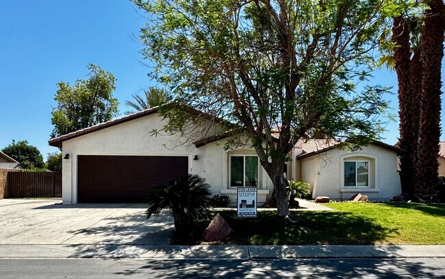 Foto del edificio - AVAILABLE NOW! GORGEOUS 4 Bed 3 Bath POOL ...