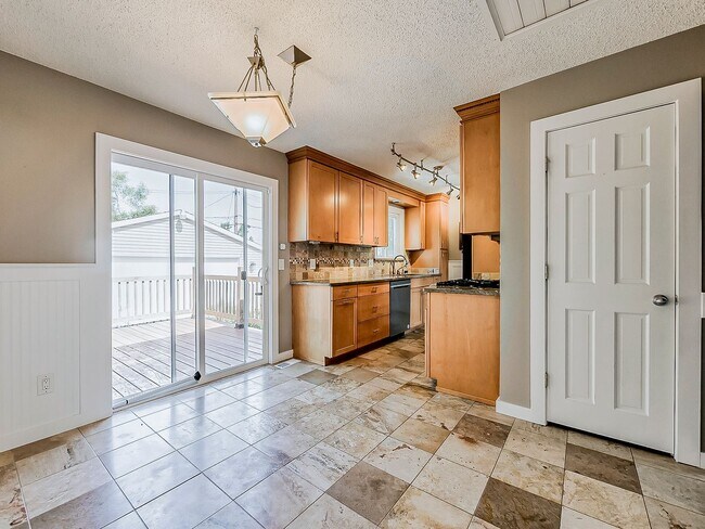 Foto del edificio - Welcome to this charming 4-bedroom, 2-bath...