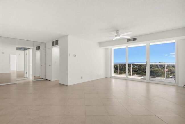 Foto del edificio - 2715 N Ocean Blvd
