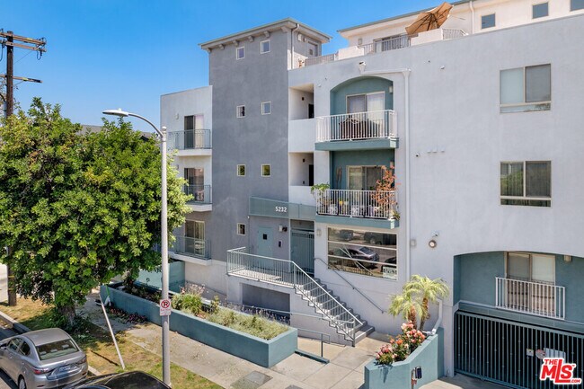 Foto del edificio - 5232 Satsuma Ave