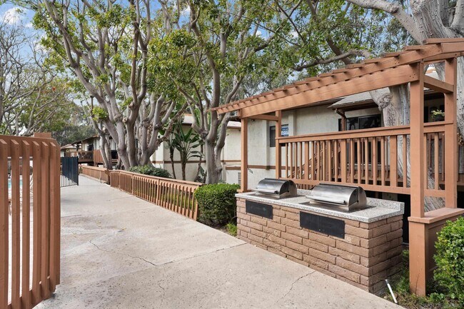 Foto del edificio - 6354 Rancho Mission Rd