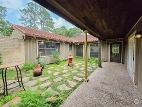 Building Photo - 215 W North Hill Dr