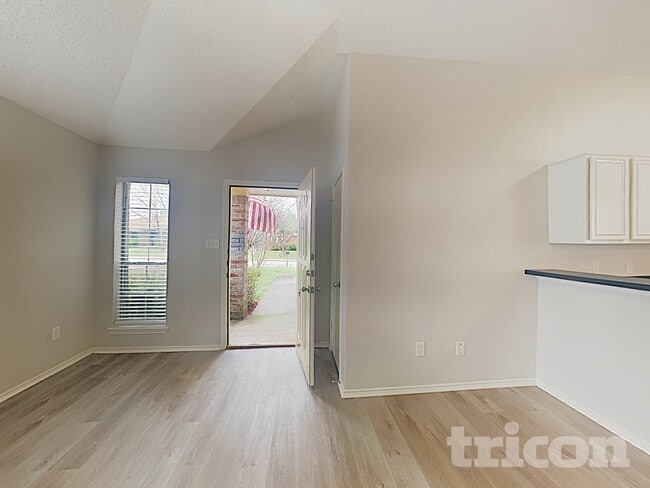 Building Photo - 10612 Flamewood Dr