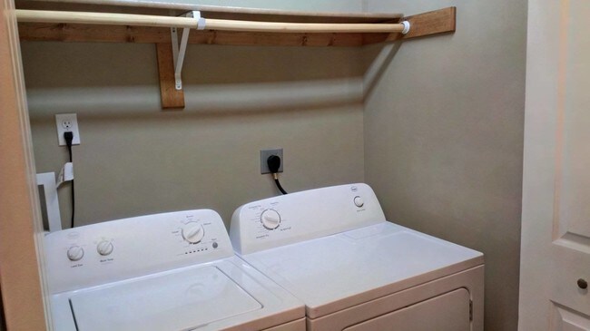 Building Photo - 801 Pride Ave