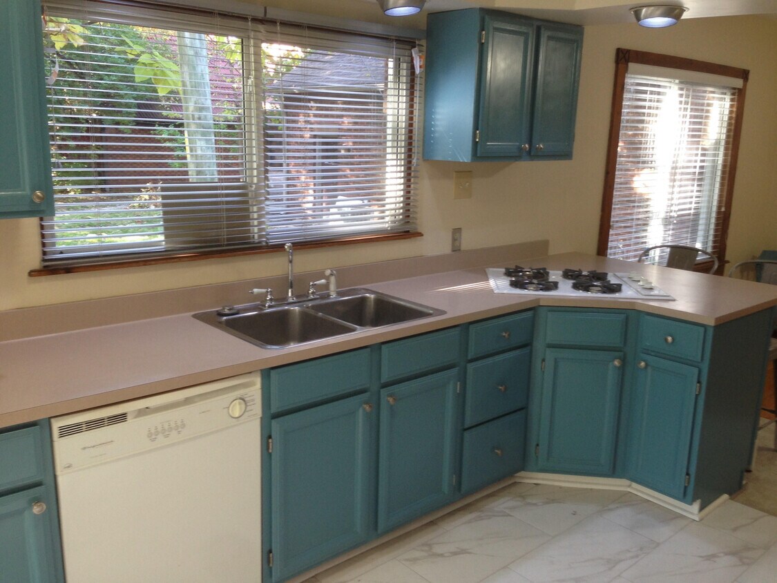 Modern kitchen - 2421 Brookside Parkway South Dr