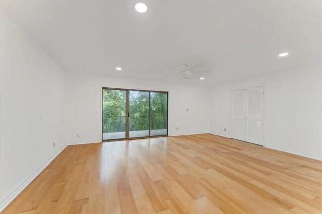 Foto del edificio - 6591 Bayou Glen Rd