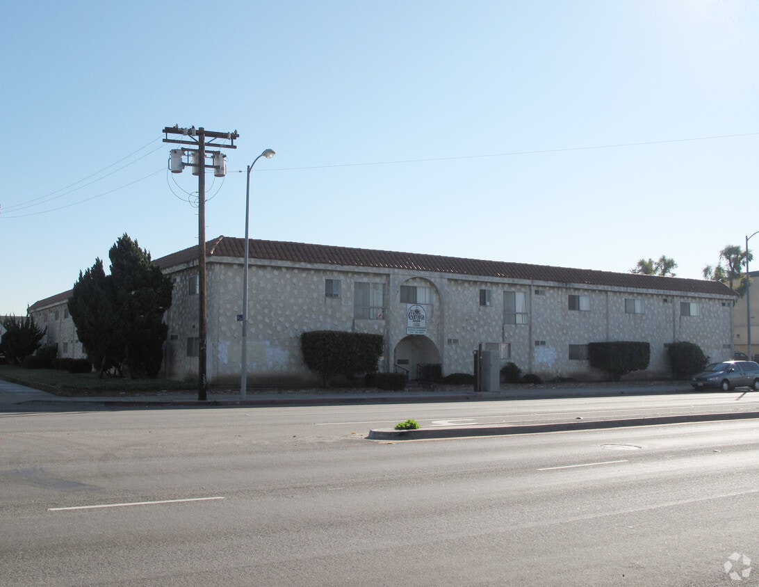 Building Photo - La Corona Torrance Apartments
