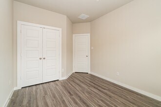 Building Photo - 18330 W Centro Cir