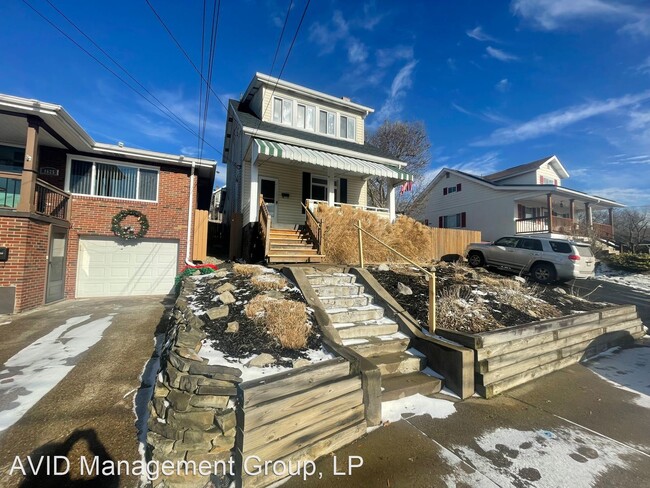 Building Photo - 3 br, 1 bath House - 1627 Larch Ave