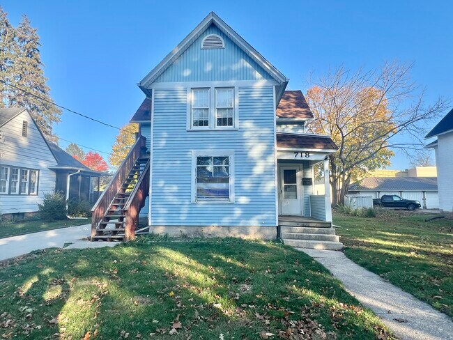 Building Photo - 718 Yuba St