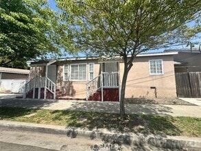 Building Photo - 10516 Clovis Ave