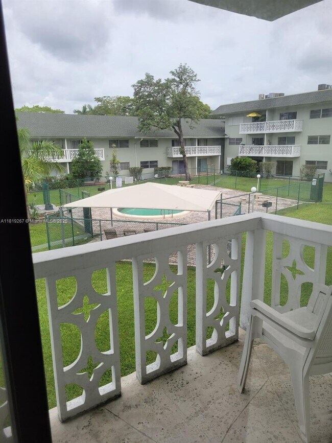 Foto del edificio - 4200 NW 3rd Ct