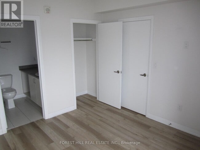 Photo du bâtiment - 8010-8010 Kipling Ave