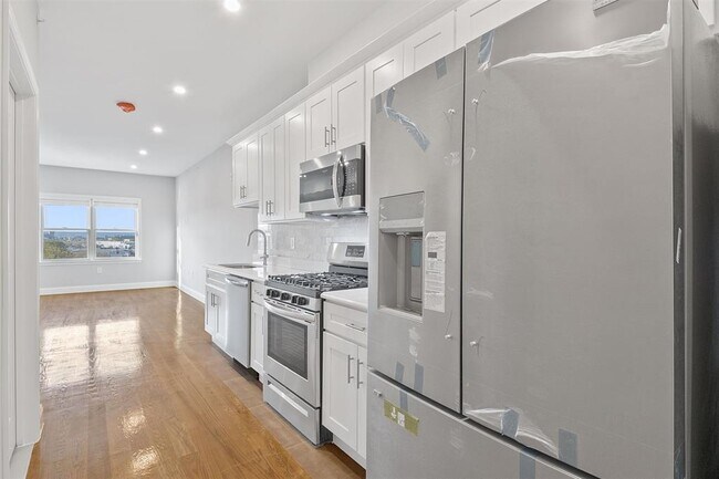 Foto del edificio - 311-315 W SIDE Ave