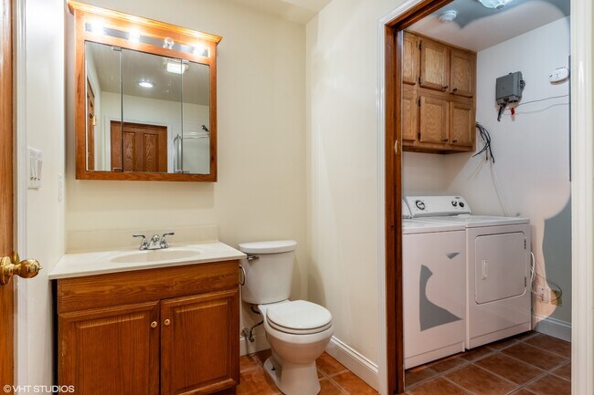 Building Photo - 2542 N Talbott St