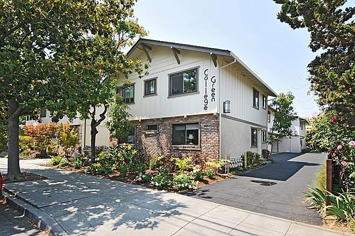 Primary Photo - 260 College Ave