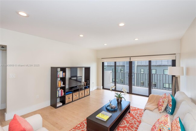 Building Photo - 575 Crandon Blvd