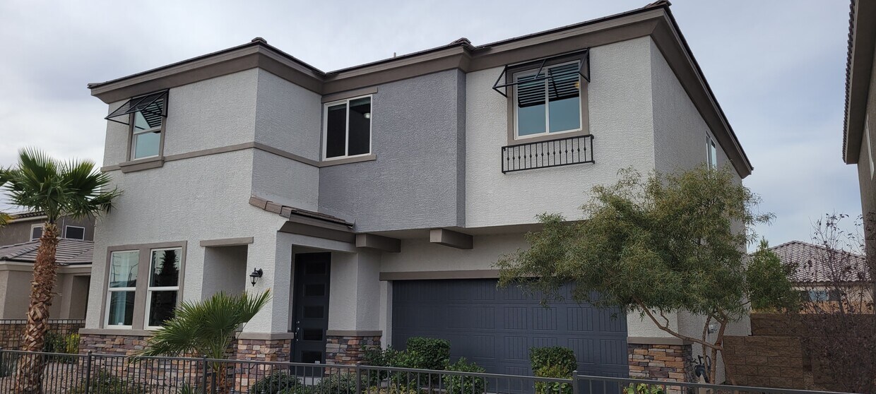 Primary Photo - 5425 Desert Mirage St