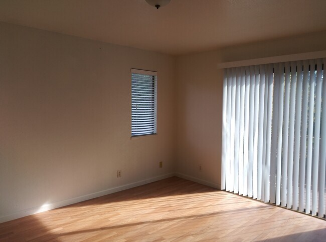 Masterbedroom - 911 Marlene St
