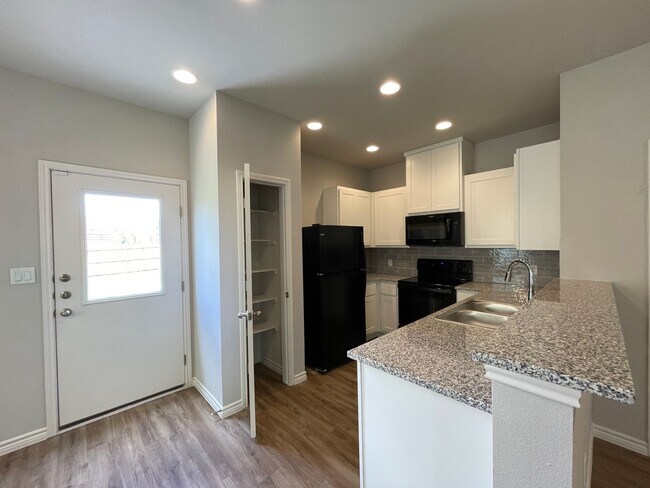 Foto del edificio - Townhome for rent
