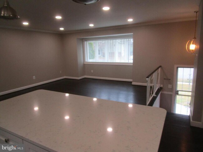 Foto del edificio - 1908 Fenwood Ave