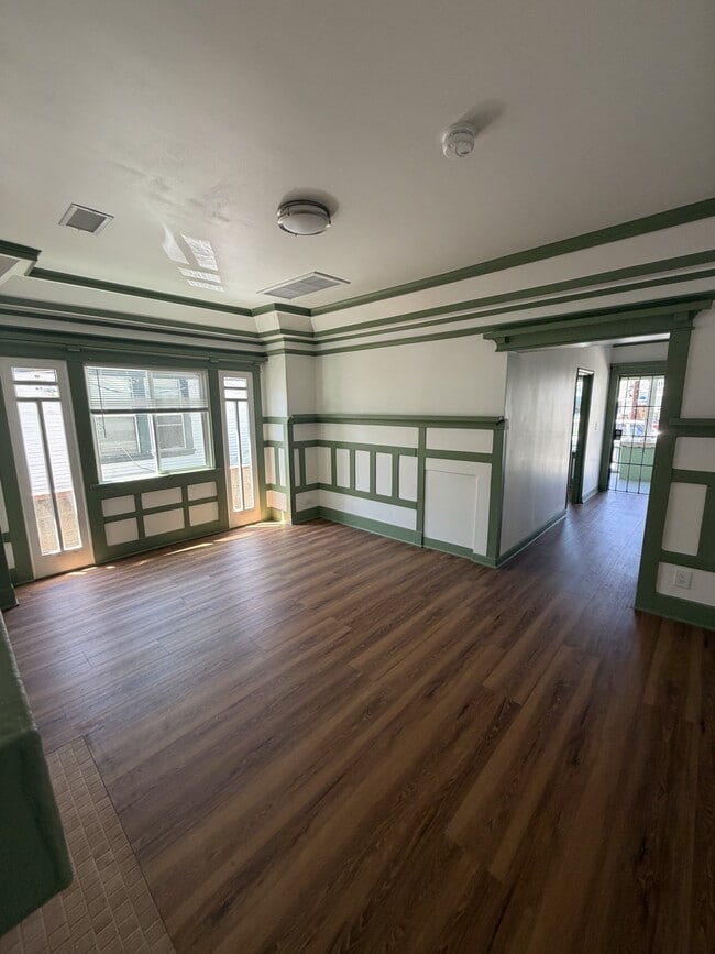 Building Photo - 324 W 55th St