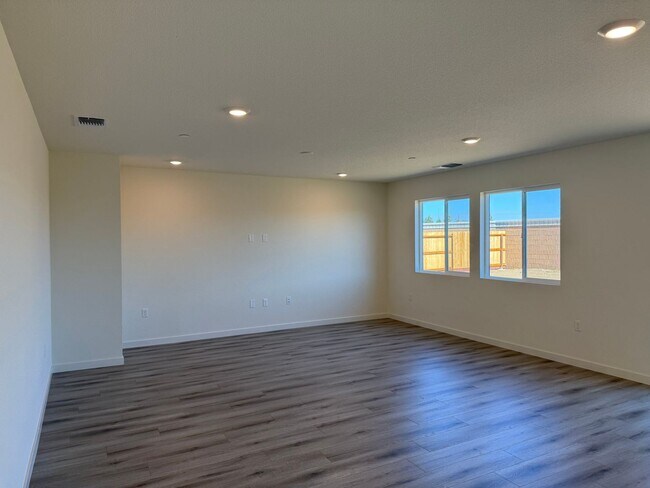 Foto del edificio - 2025 New Build! 5 bed 3 bath