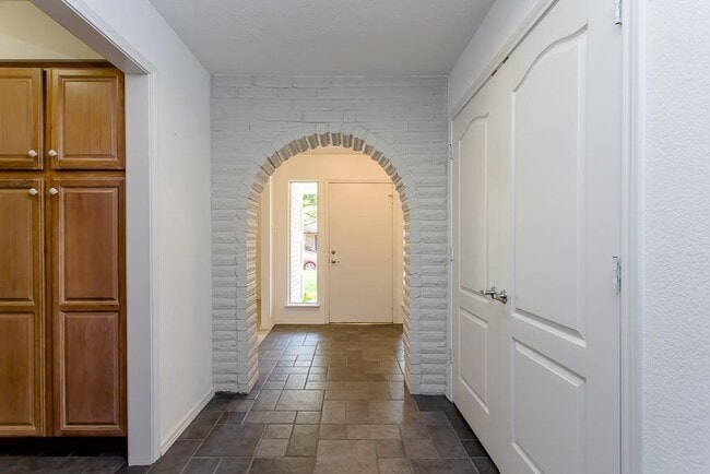 Building Photo - 13538 Brook Hollow Dr